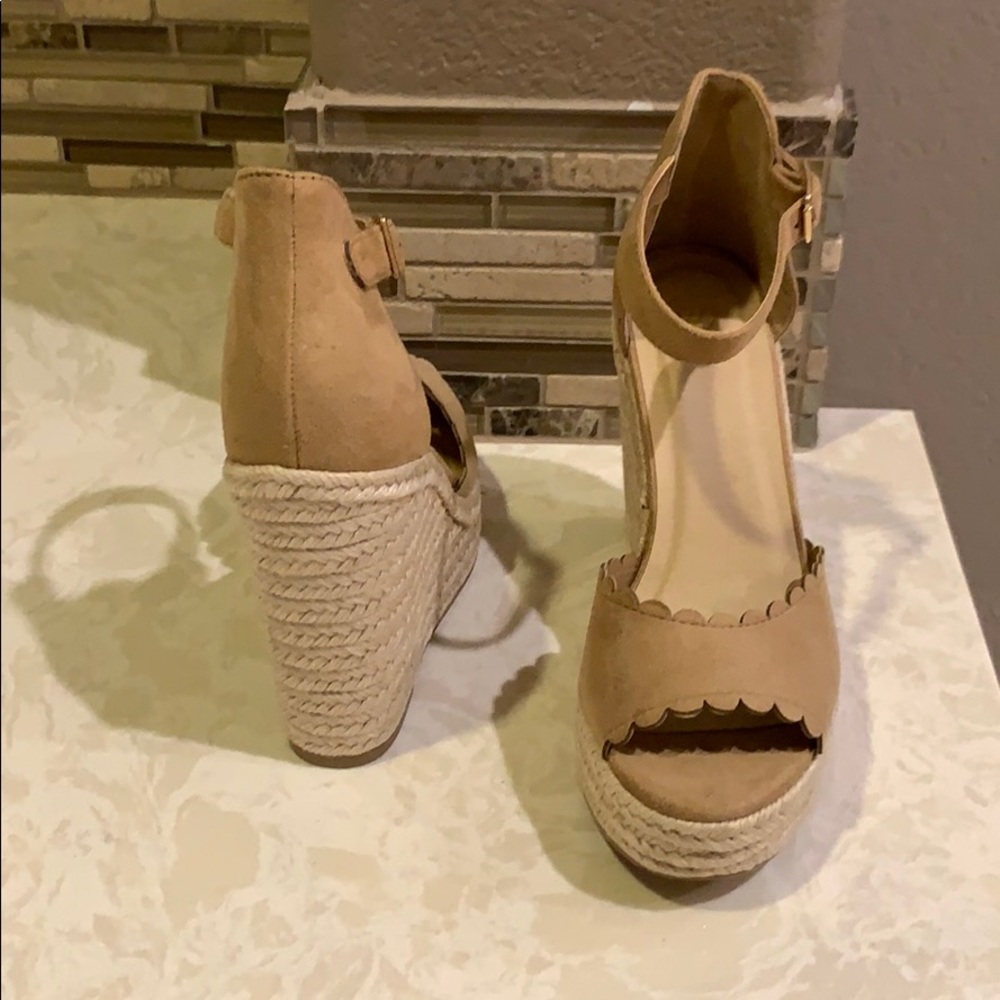 Wedge Sandal - Picture 2 of 4